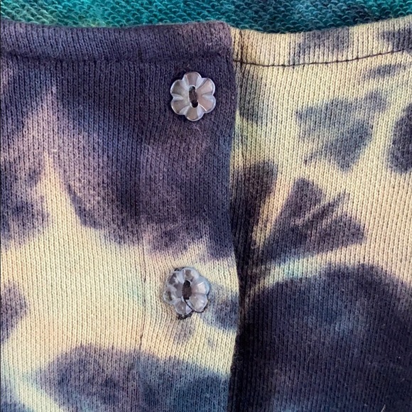 Cropped Sweater - Picture 3 of 4